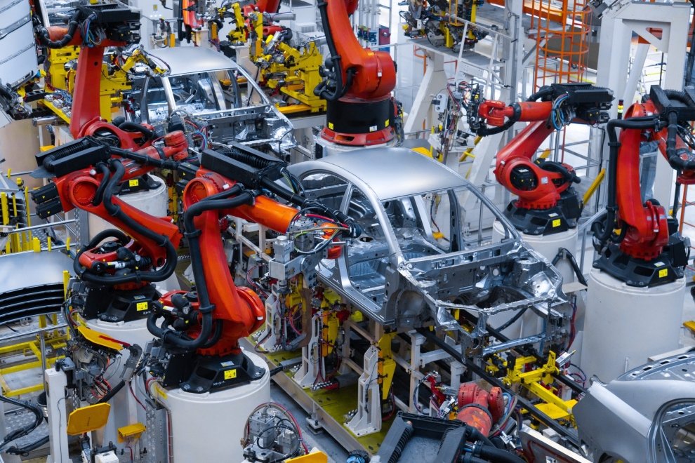 Limpieza de piezas de plástico para faros de automóviles