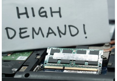 Escasez de memoria en la automatización industrial: ¿problema de suministro o de diseño?