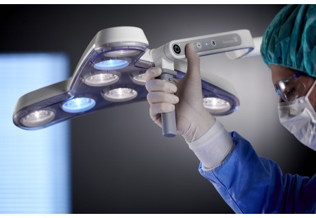 TRIANGO 100: iluminación de alta precisión para cirugía menor y consultas médicas